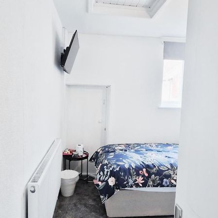 Single Room In Modern House Near ノッティンガム エクステリア 写真