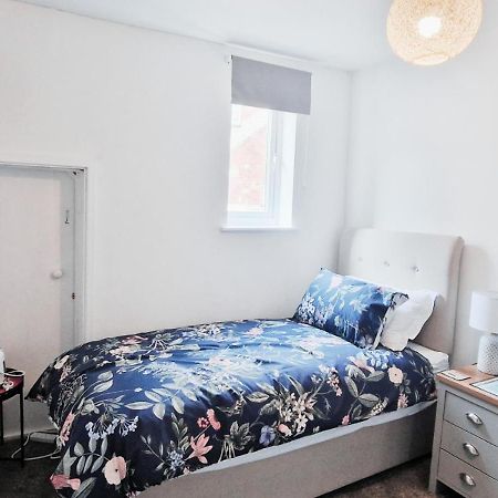 Single Room In Modern House Near ノッティンガム エクステリア 写真