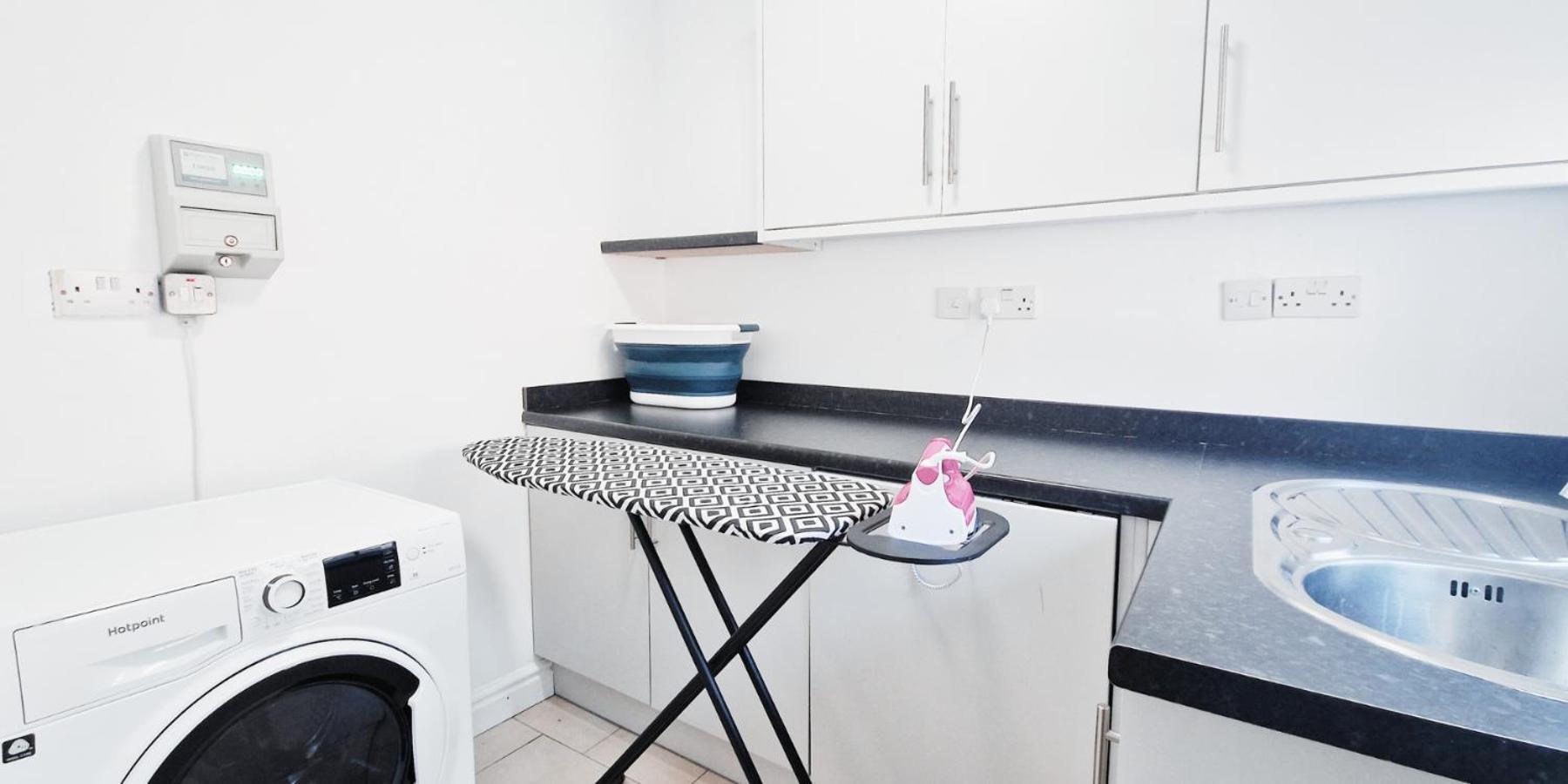 Single Room In Modern House Near ノッティンガム エクステリア 写真