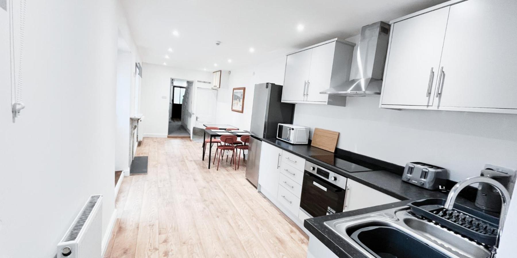 Single Room In Modern House Near ノッティンガム エクステリア 写真