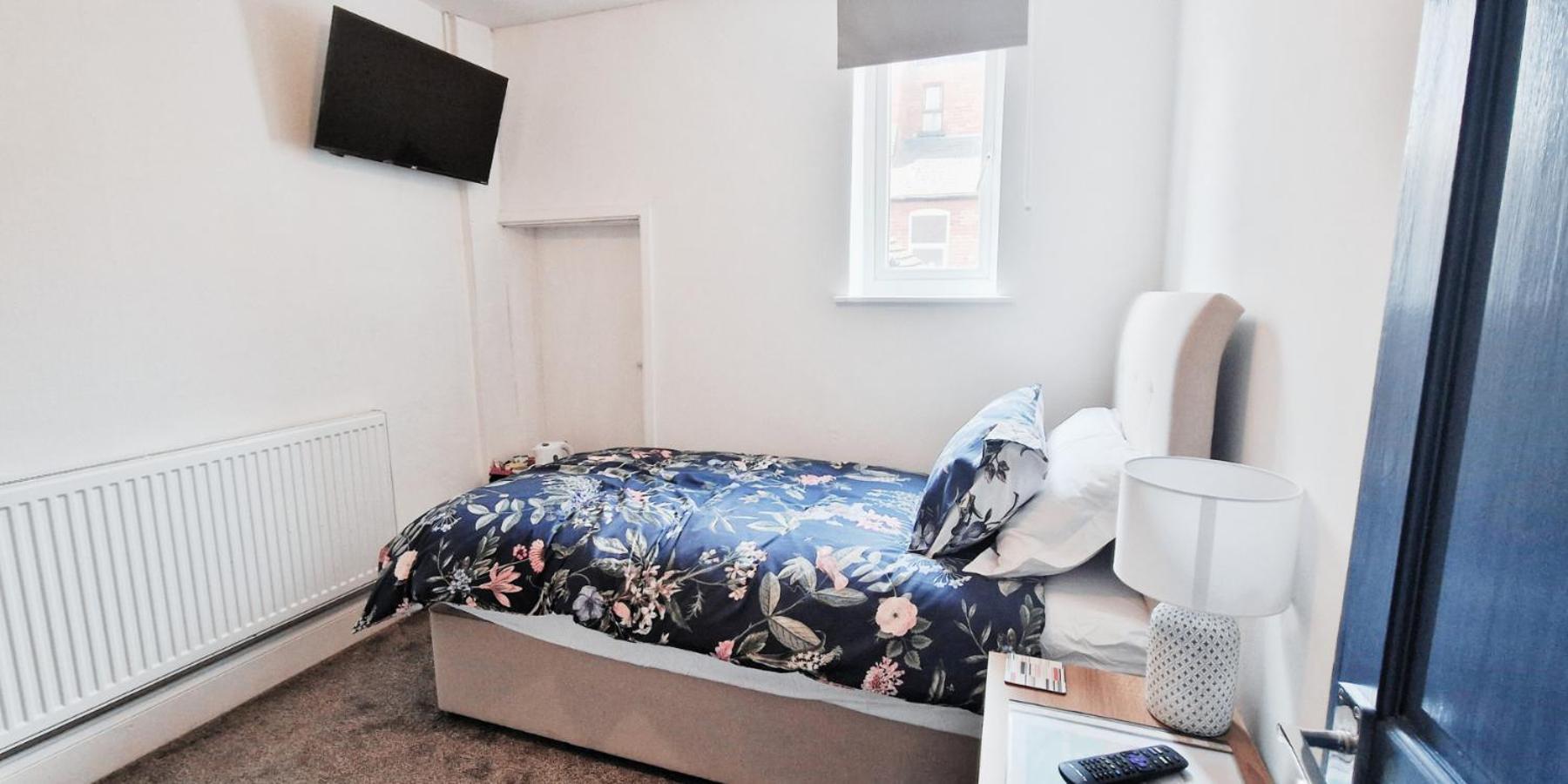 Single Room In Modern House Near ノッティンガム エクステリア 写真